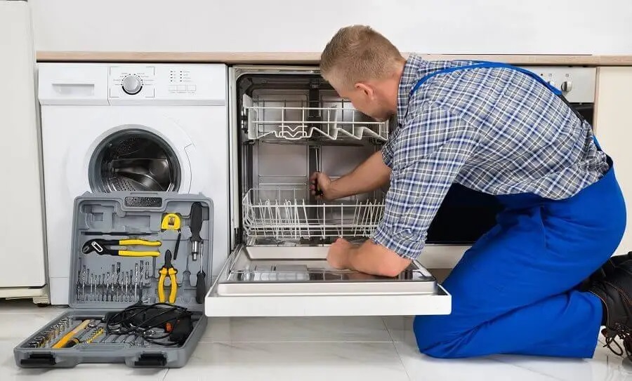 Evren Sunny servisi teknisyen ekibi beyaz eşya tamiri yaparken